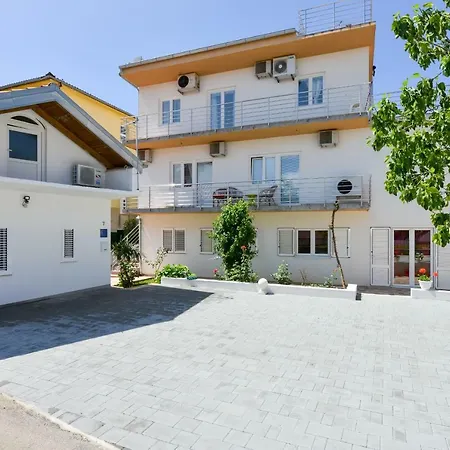 Apartment Mandic With Parking