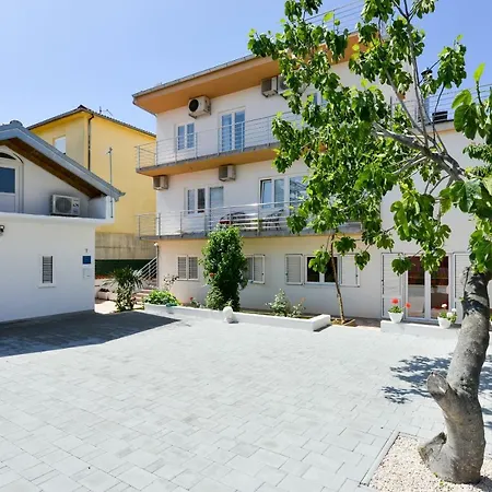 Apartment Mandic With Parking Zadar