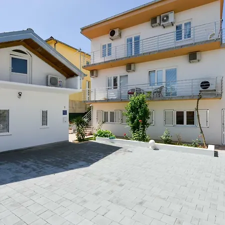 Apartman Mandic With Parking Zadar