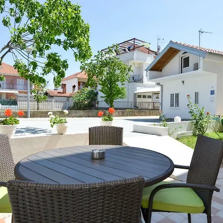 Apartment Mandic With Parking Zadar