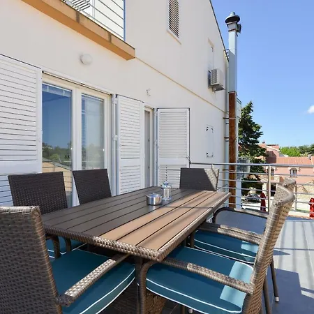 Mandic With Parking Apartment *