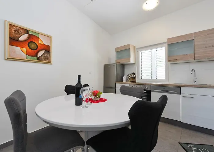 Mandic With Parking Apartment Zadar