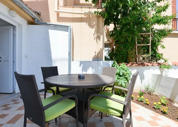 Mandic With Parking *