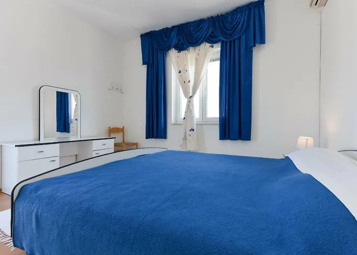 Mandic With Parking Apartment Zadar