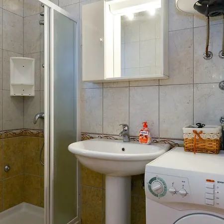 Mandic With Parking 자다르