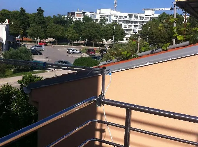 Mandic With Parking * Zára