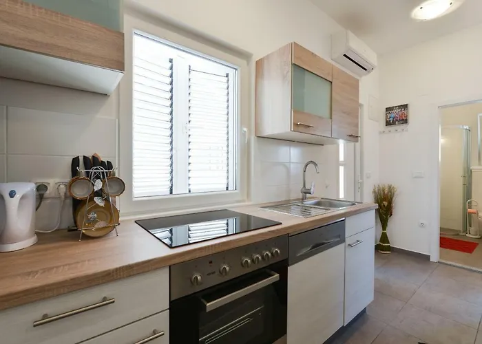 Mandic With Parking Ζαντάρ