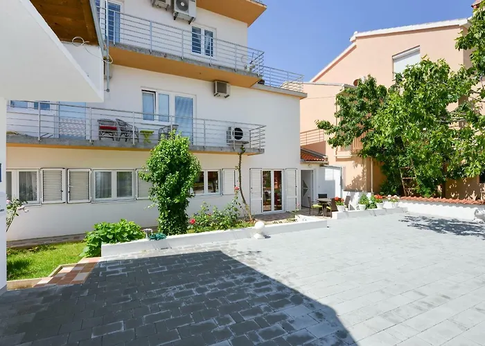 Mandic With Parking Apartman