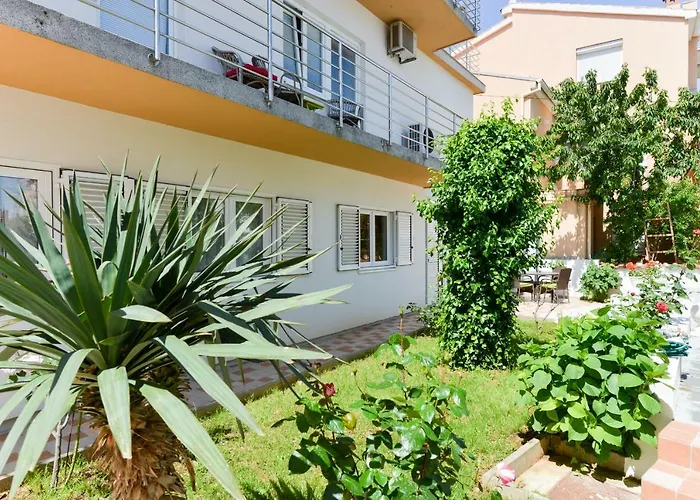 Mandic With Parking Ζαντάρ