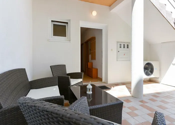 Mandic With Parking *